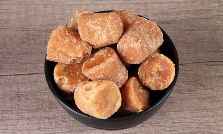 Wellhealthorganic.com:jaggery-with-incredible-health-benefits